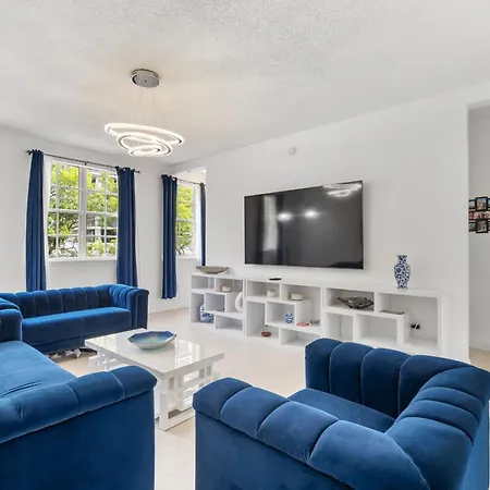 Bayside Townhome - Private Beach Access, Pool And Hot Tub, Free Parking